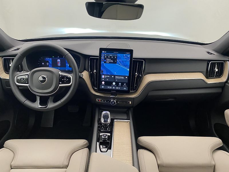 Volvo XC60 B5 AWD DARK PLUS AUT CZ - fotka 2 z 51