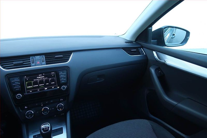 Škoda Octavia (2015) 2.0 TDI, Serv.kniha, Navi - fotka 8 z 21