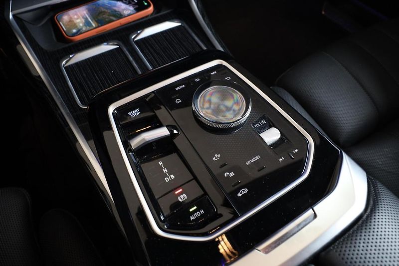 BMW i7 xDrive60 - fotka 6 z 28