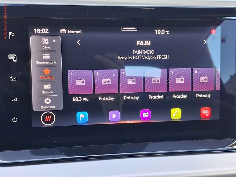 Seat Arona (2023) 1.0 TSi, FR, LED, kamera - fotka 15 z 19