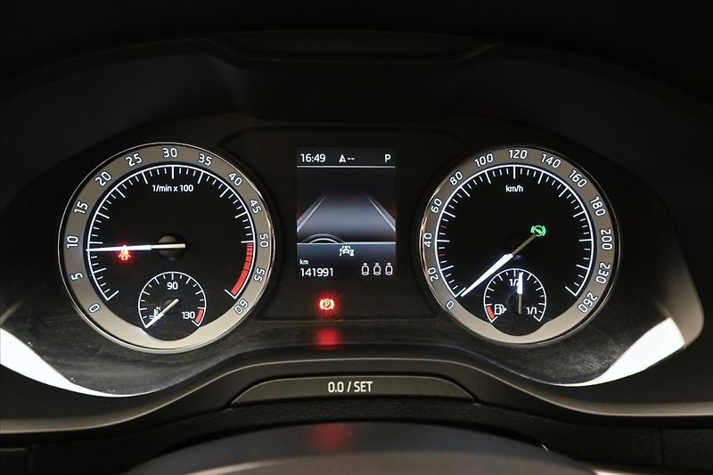 Škoda Karoq 2,0 TDI 110 kW DSG 4x4 TAŽNÉ Z - fotka 16 z 31
