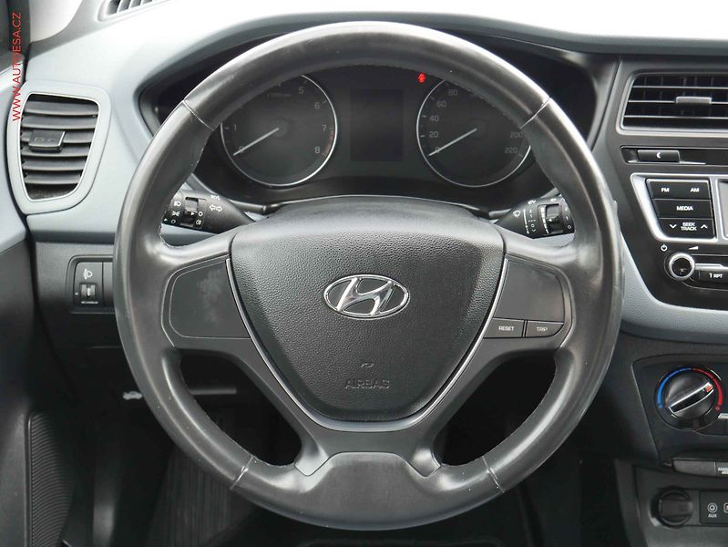 Hyundai i20 (2017) 1.3i, ČR, AC - fotka 13 z 16