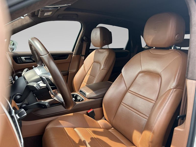 Porsche Cayenne GTS - fotka 17 z 30