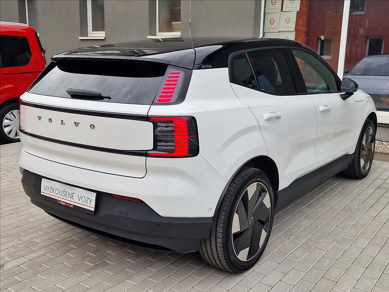 Volvo EX30 AWD Ultra Twin 315kW,ČR,1.Maj - fotka 10 z 48