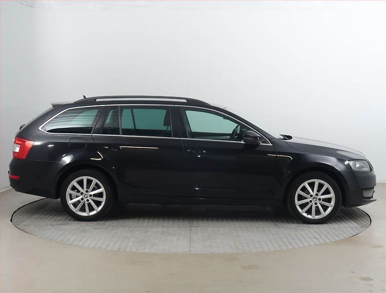 Škoda Octavia (2015) 1.6 TDI, Automat, Kůže, Navi - fotka 6 z 17