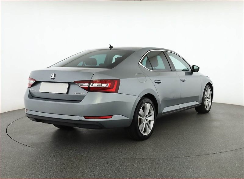 Škoda Superb (2017) Style 2.0 TDI, Automat, Kůže - fotka 5 z 19