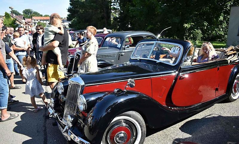 Již 18. ročník Veterán Rallye z lázní do lázní s podtitulem na pohodu, odstartovala v neděli ráno ze Skalky. 13.8. 2023