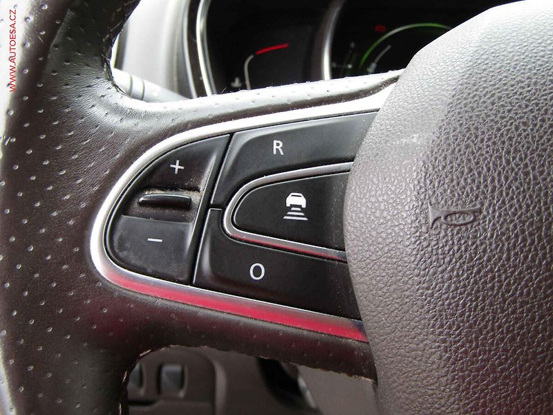 Renault Espace (2015) 1.6 TCe, ČR, AT, navi, LED - fotka 13 z 23
