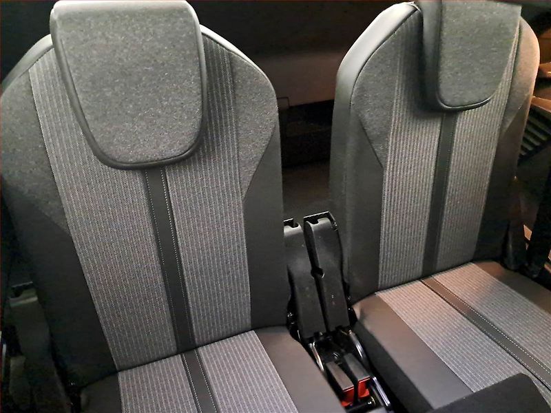 Peugeot 5008 (2021) 1.5 BlueHDi - fotka 23 z 24