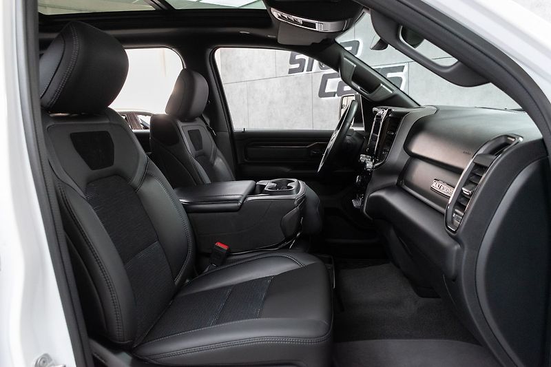 Dodge RAM 5.7 HEMI BIGHORN 4x4*PPF*ČR 1M - fotka 13 z 49