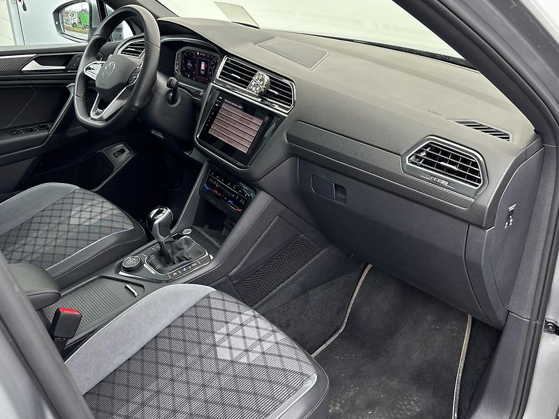 Volkswagen Tiguan R-LINE - fotka 9 z 29