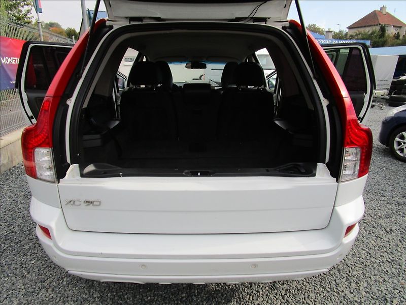 Volvo XC90 2.4 D5, AWD, automat, 7 míst - fotka 40 z 47