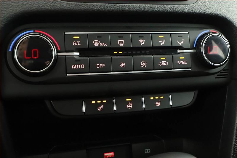 Kia Ceed (2021) 1.5 T-GDI MHEV, Automat - fotka 14 z 20