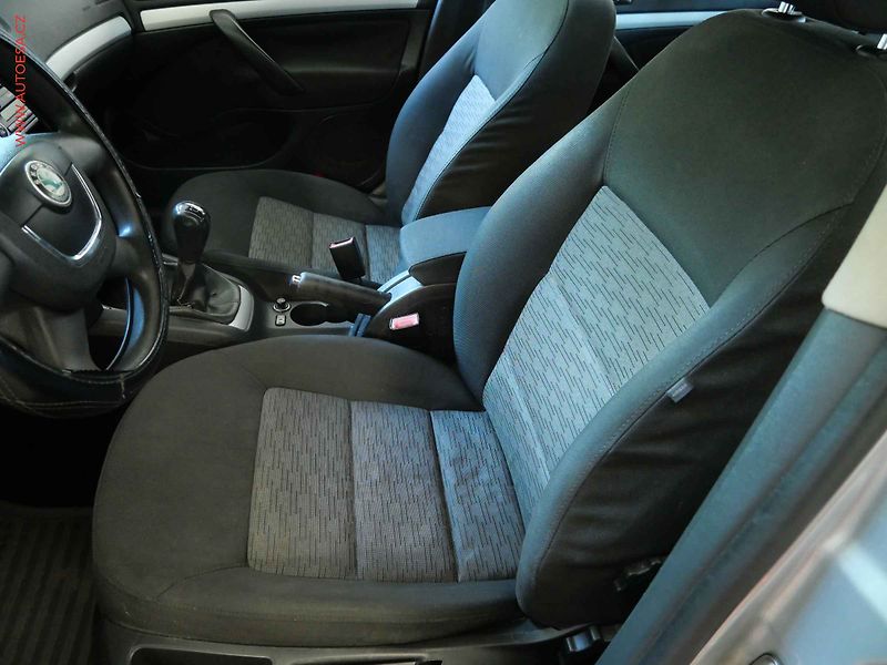 Škoda Octavia (2009) 1.9TDi, ČR, AC - fotka 9 z 20