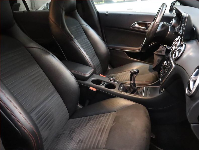 Mercedes-Benz CLA (2014) AMG Paket 200 CDI, Serv.kniha - fotka 9 z 20
