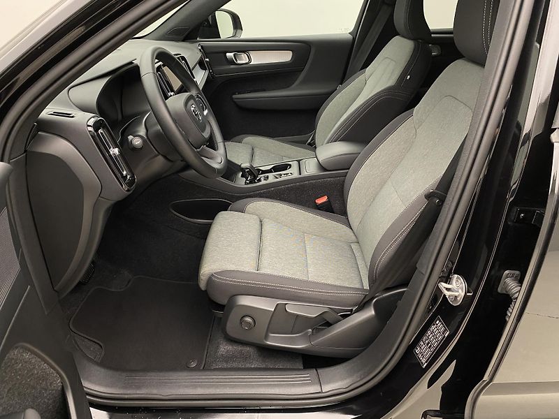 Volvo XC40 B3 CORE AUT CZ 1.maj. - fotka 3 z 51