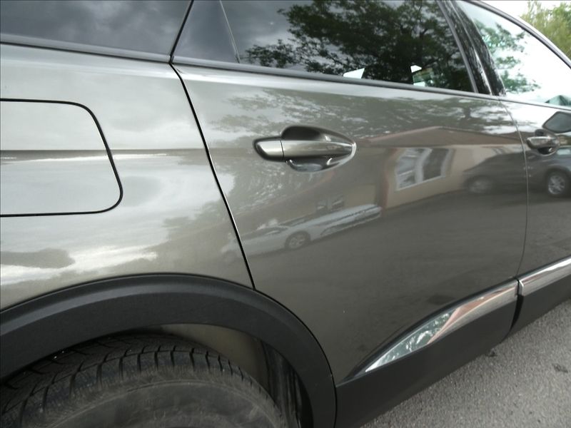 Peugeot 5008 2,0 HDi 110kW Allure serviska - fotka 13 z 41