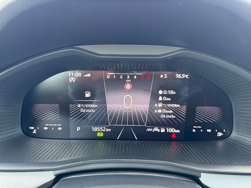 Škoda Kamiq (2025) 1.0 TSI 85kW DSG Top Selection - fotka 13 z 35