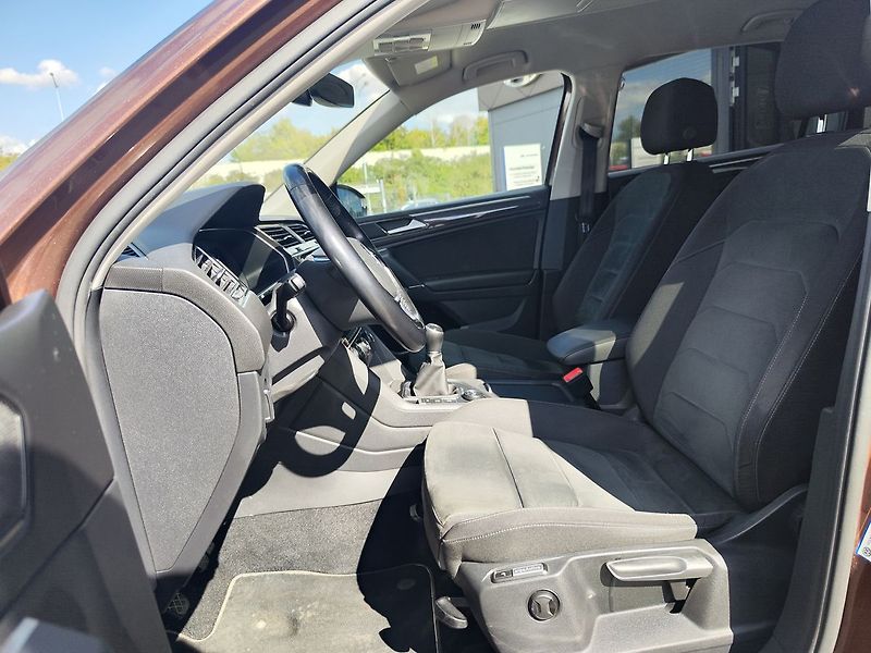 Volkswagen Tiguan Allspace 2.0 TDI/110kW Highline 4x4 - fotka 16 z 38
