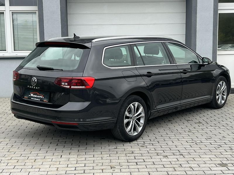 Volkswagen Passat (2024) 1.5TSI 110kW DSG 1.MAJITEL ČR - fotka 4 z 23