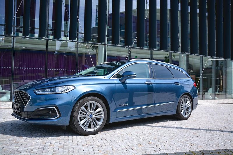 Ford Mondeo (2020) 2.0 187ps Hybrid ecvT VIGNALE  - fotka 5 z 40