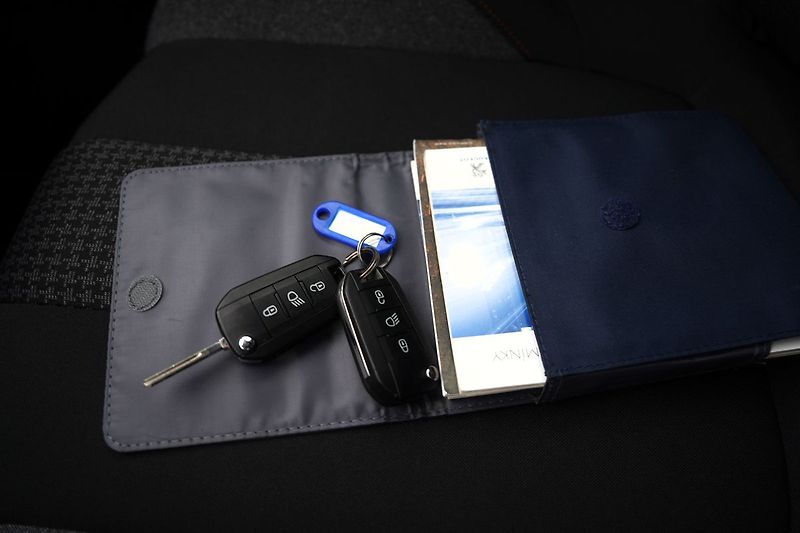 Peugeot 5008 1.6 HDI automat/88KW/7MÍST/ČR - fotka 41 z 44