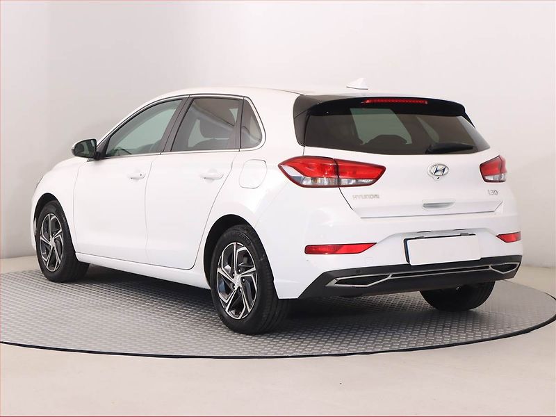 Hyundai i30 (2023) Family 1.5 DPI, Serv.kniha - fotka 4 z 19