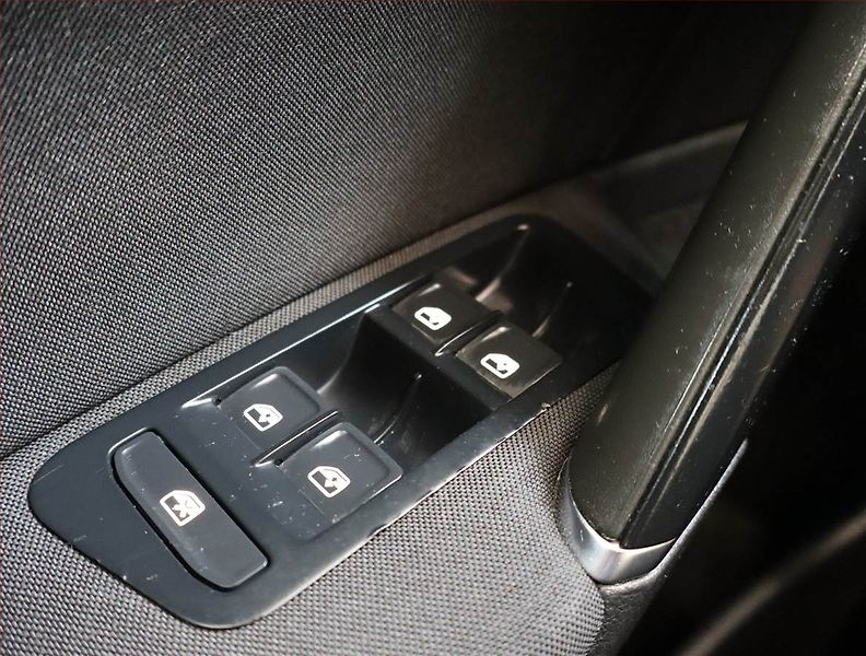 Volkswagen Golf (2017) Comfortline 2.0 TDI, Navi - fotka 22 z 24