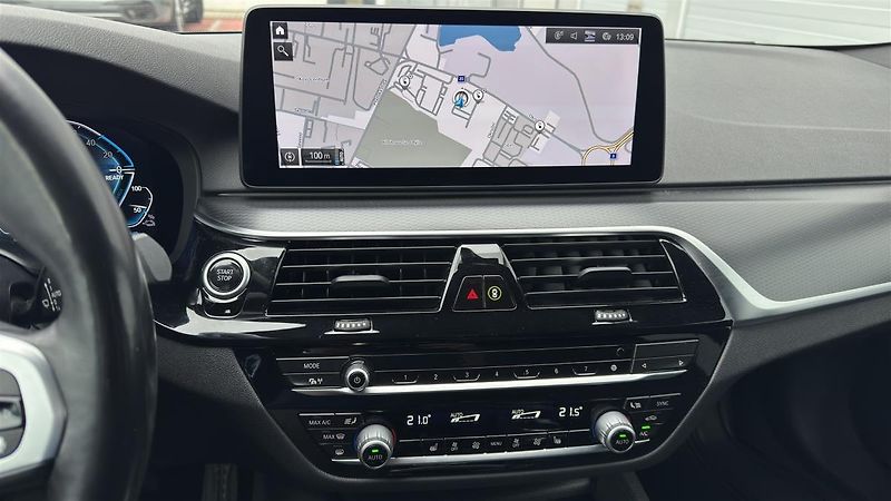 BMW Řada 5 530e xDrive Mpaket - fotka 12 z 14