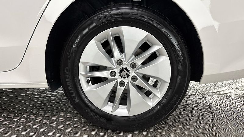 Škoda Octavia 2.0 TDI Ambition - fotka 19 z 25
