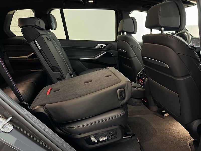 BMW X7 BMW X7 xDrive40d M-Sport  - fotka 24 z 50