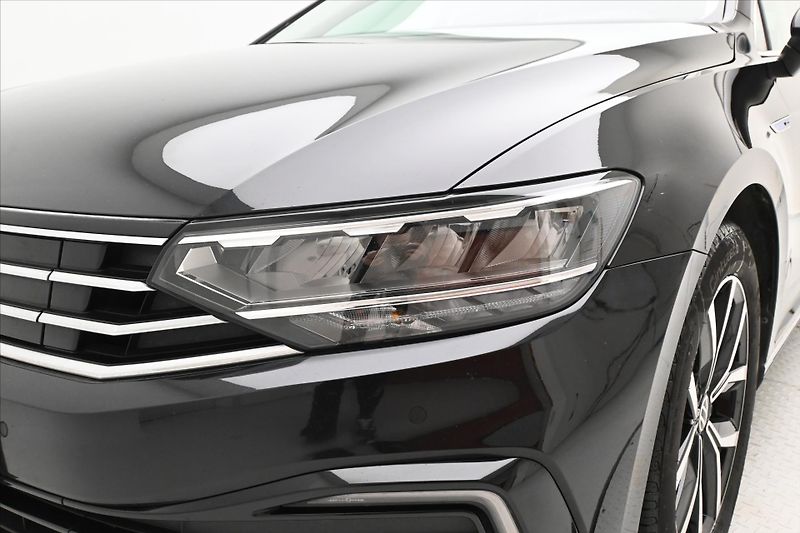 Volkswagen Passat 1,4 GTE 160 kW DSG Business Zá - fotka 28 z 30