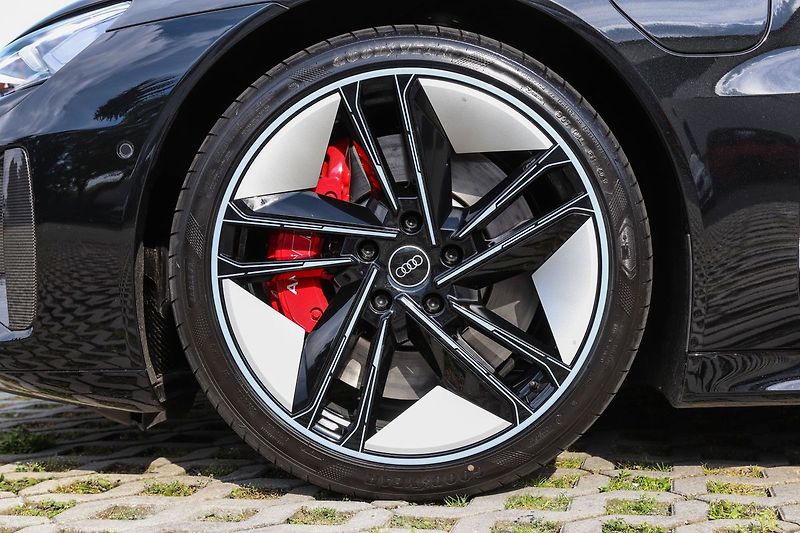 Audi Ostatní Laser, B&O, natáčení kol - fotka 10 z 30