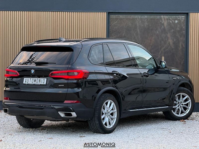 BMW X5 (2019) xDrive30d Panorama, Ambient - fotka 2 z 27