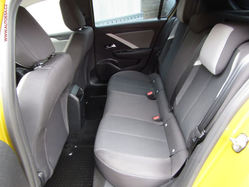 Opel Astra (2024) 1.2 T, ČR, AC, tempo, kamera - fotka 10 z 21
