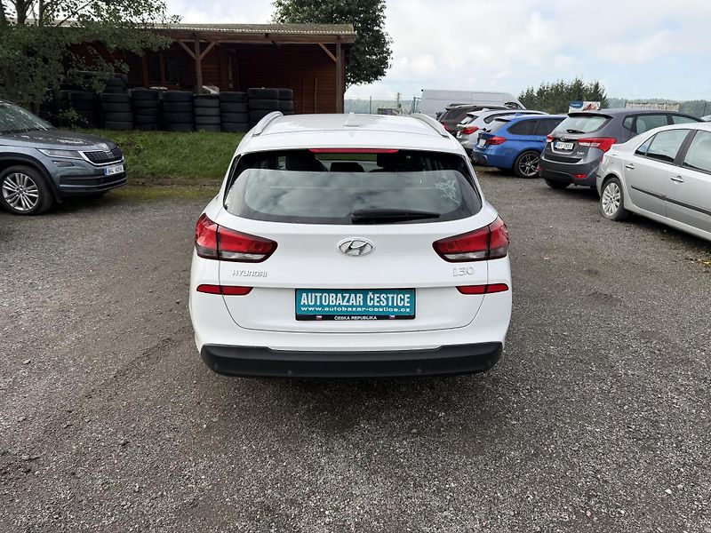 Hyundai i30 1.6 CRDi - fotka 5 z 23