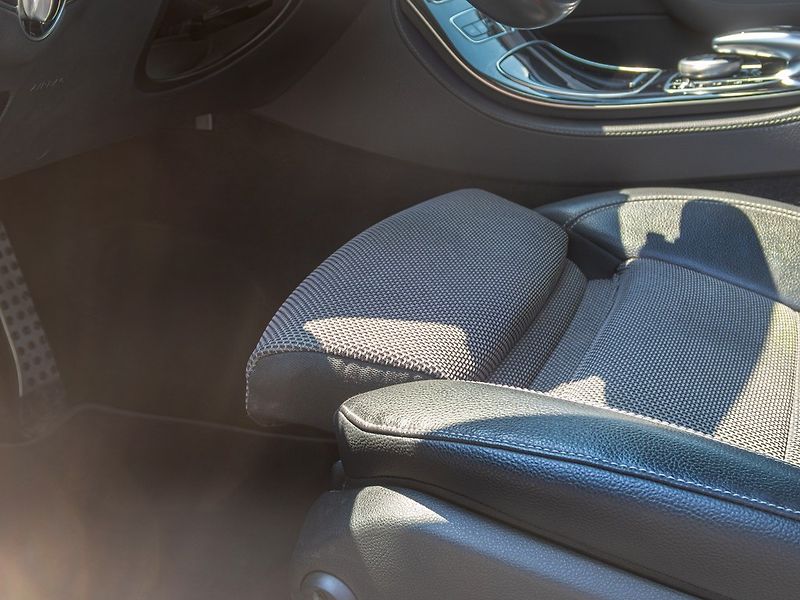 Mercedes-Benz Třídy E (2018) ČR 220CDI 143KW 4x4 – 2x PNEU - fotka 17 z 52