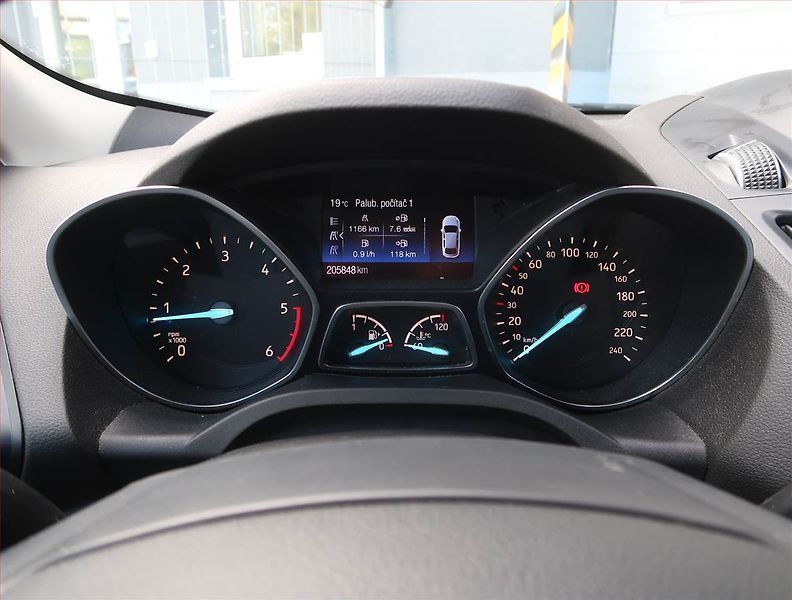 Ford Kuga (2016) 2.0 TDCi, 4X4, Navi, Tempomat - fotka 11 z 19