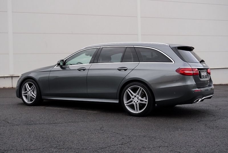 Mercedes-Benz Třídy E E  220 d AMG LINE - fotka 8 z 27