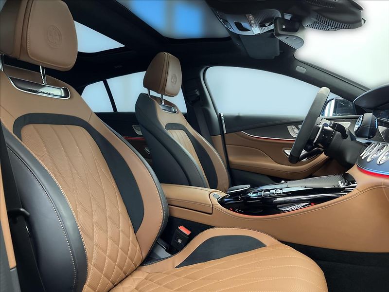 Mercedes-Benz AMG GT Mercedes 63 S 4MATIC+ - fotka 15 z 28