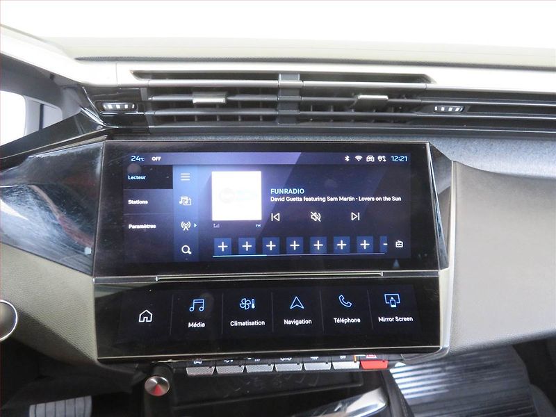 Peugeot 308 (2022) Allure Pack 1.5 BlueHDi - fotka 12 z 17