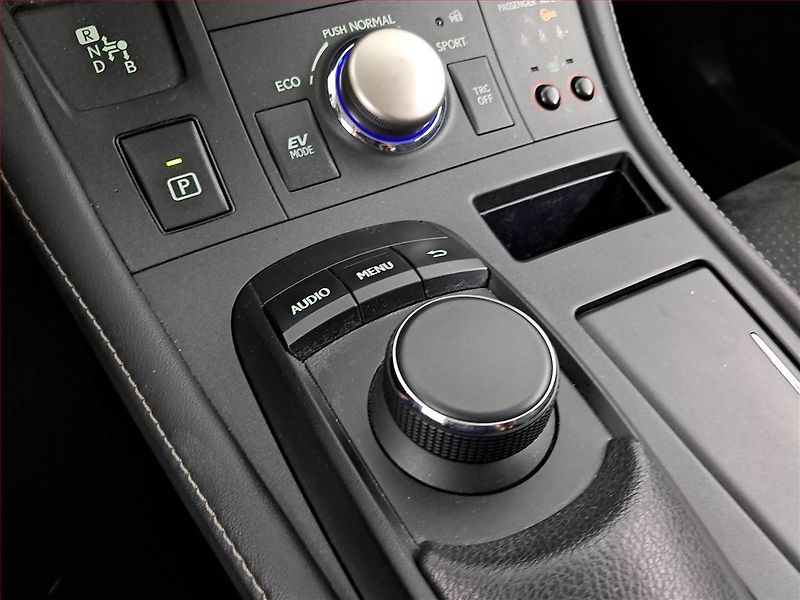 Lexus CT 200h (2016) 200h, Automat, Navi, Tempomat - fotka 19 z 23