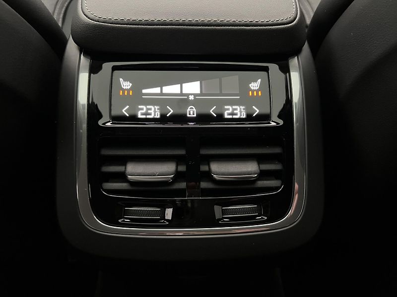 Volvo S90 B5 AWD ULTIMATE BRIGHT AUT - fotka 23 z 47