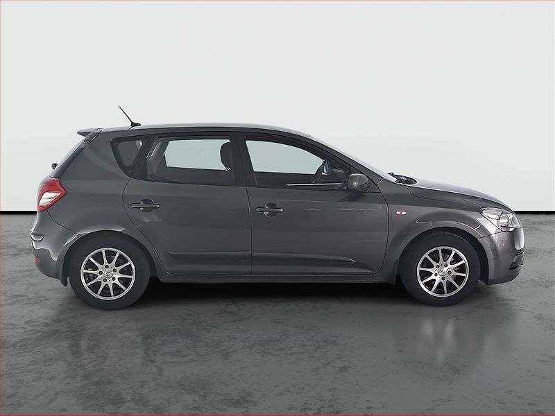 Kia Ceed (2010) 1.4 CVVT, Park. senzory - fotka 6 z 14