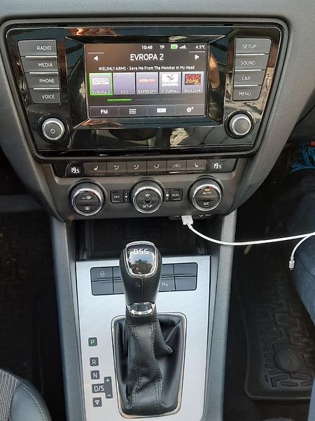 Škoda Octavia (2014) 2,0 TDI  DSG  ELEGANCE  - fotka 12 z 26