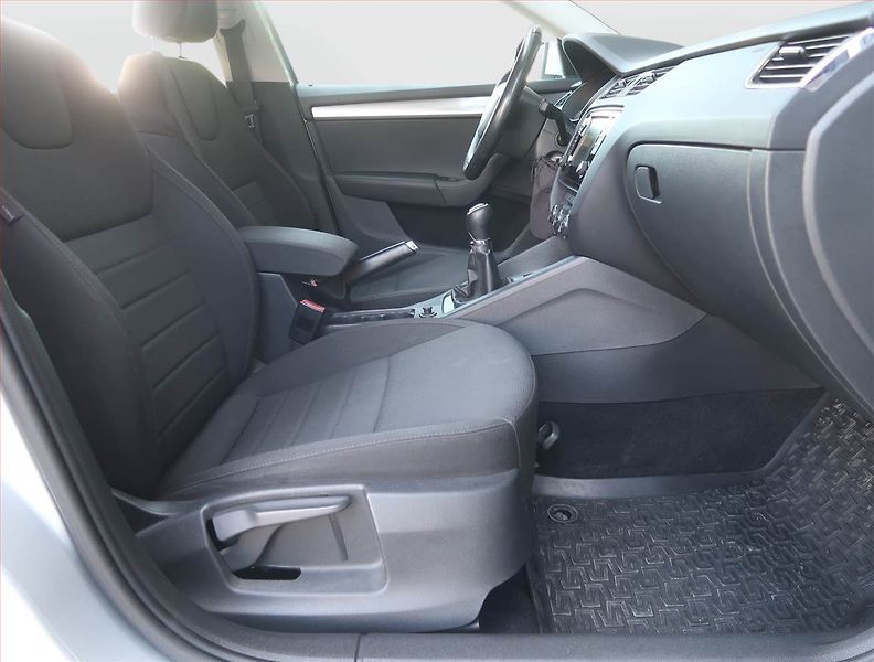 Škoda Octavia (2016) 1.6 TDI, 4X4, Serv.kniha - fotka 9 z 19