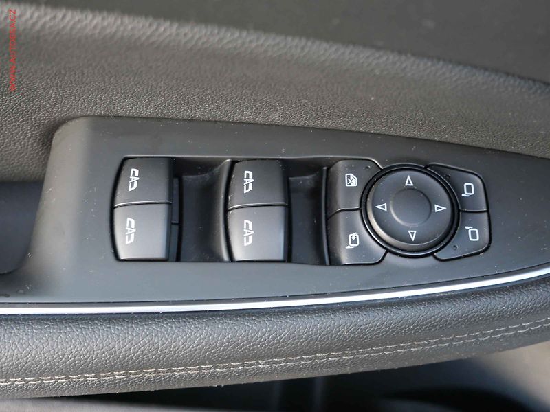 Opel Insignia (2019) 2.0 CDTi, Ultimate, AT, LED - fotka 15 z 26
