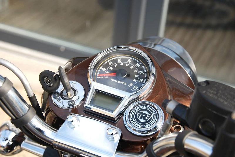 Royal Enfield Classic 350 (2026) BROWN - fotka 17 z 25