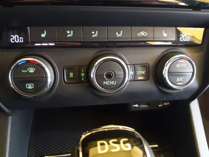 Škoda Octavia 2.0 TDI Combi RS NAVI WEBASTO  - fotka 13 z 28