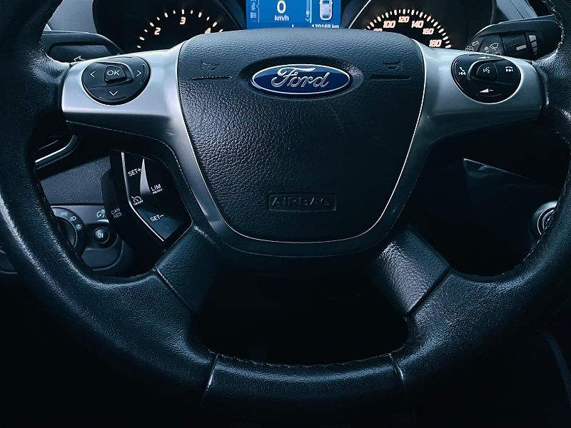 Ford Kuga 2.0TDCi 4x4 MAN TAŽNÉ 1MAJITEL - fotka 27 z 47